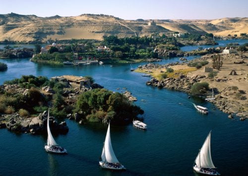 سياسات المياه في حوض النيل: نُدرة المياه المحتملة تؤجج الصراع بين مصر وإثيوبيا